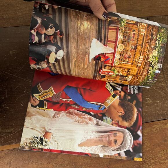 US 2011 Collector's Edition‎ Will & Kate Royal Wedding photo album magazine - Picture 4 of 11